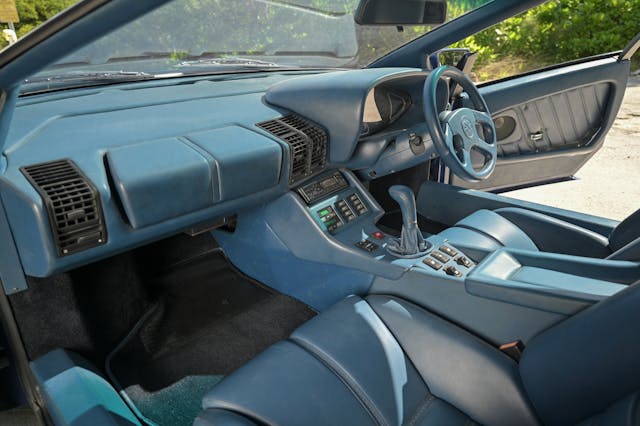 Cizeta V16T interior