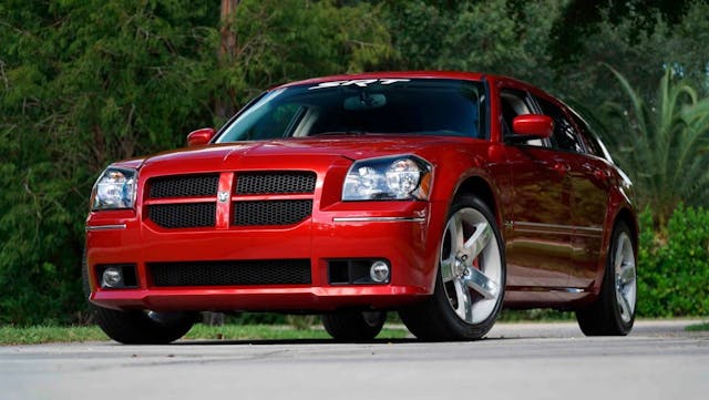 2006 Dodge Magnum SRT8 front three-quarter