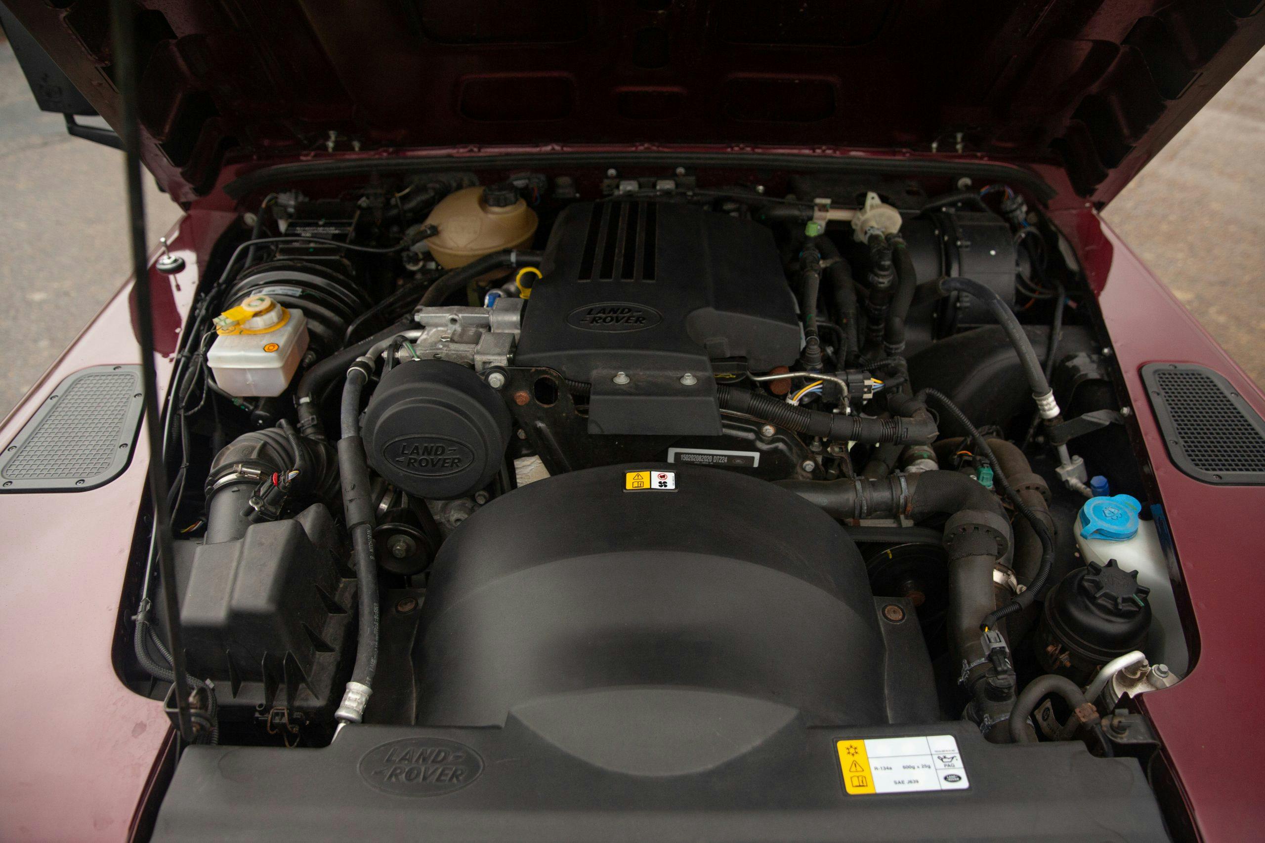 Land Rover Defender 110 Landmark XS engine