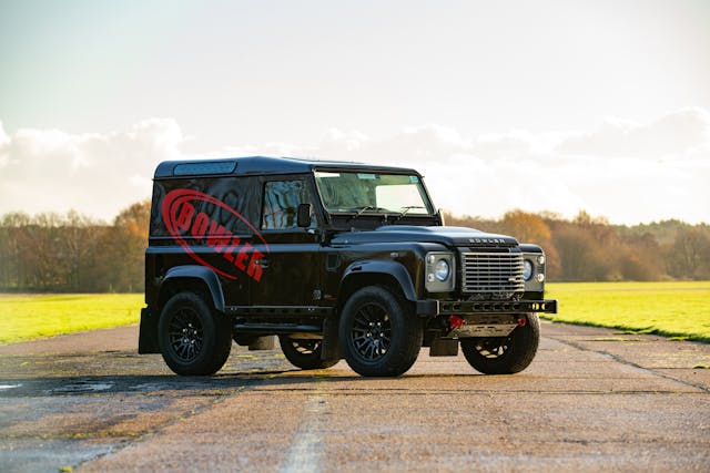 Land Rover Defender 90 Hardtop XS front three-quarter