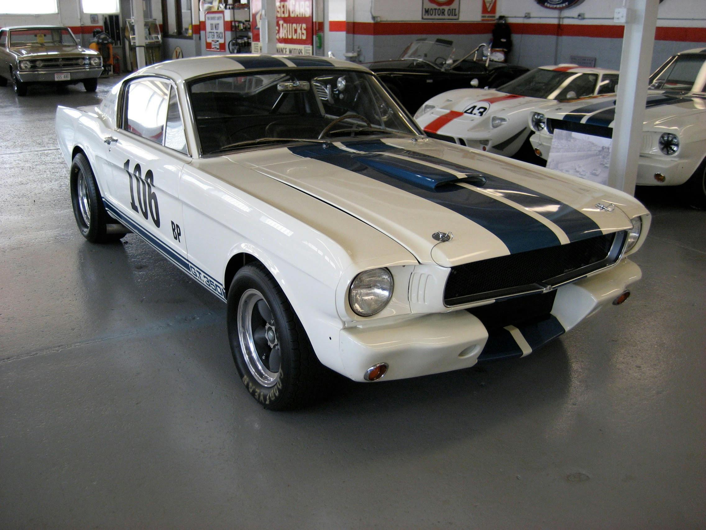 Shelby GT350R front three-quarter
