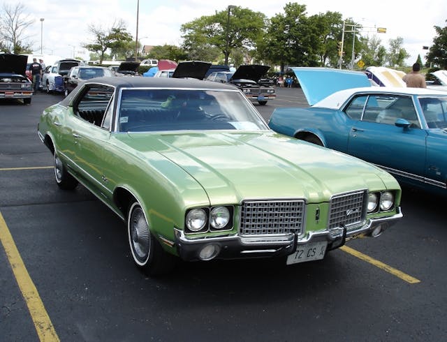 1972 Oldsmobile Cutlass Supreme hardtop sedan 04