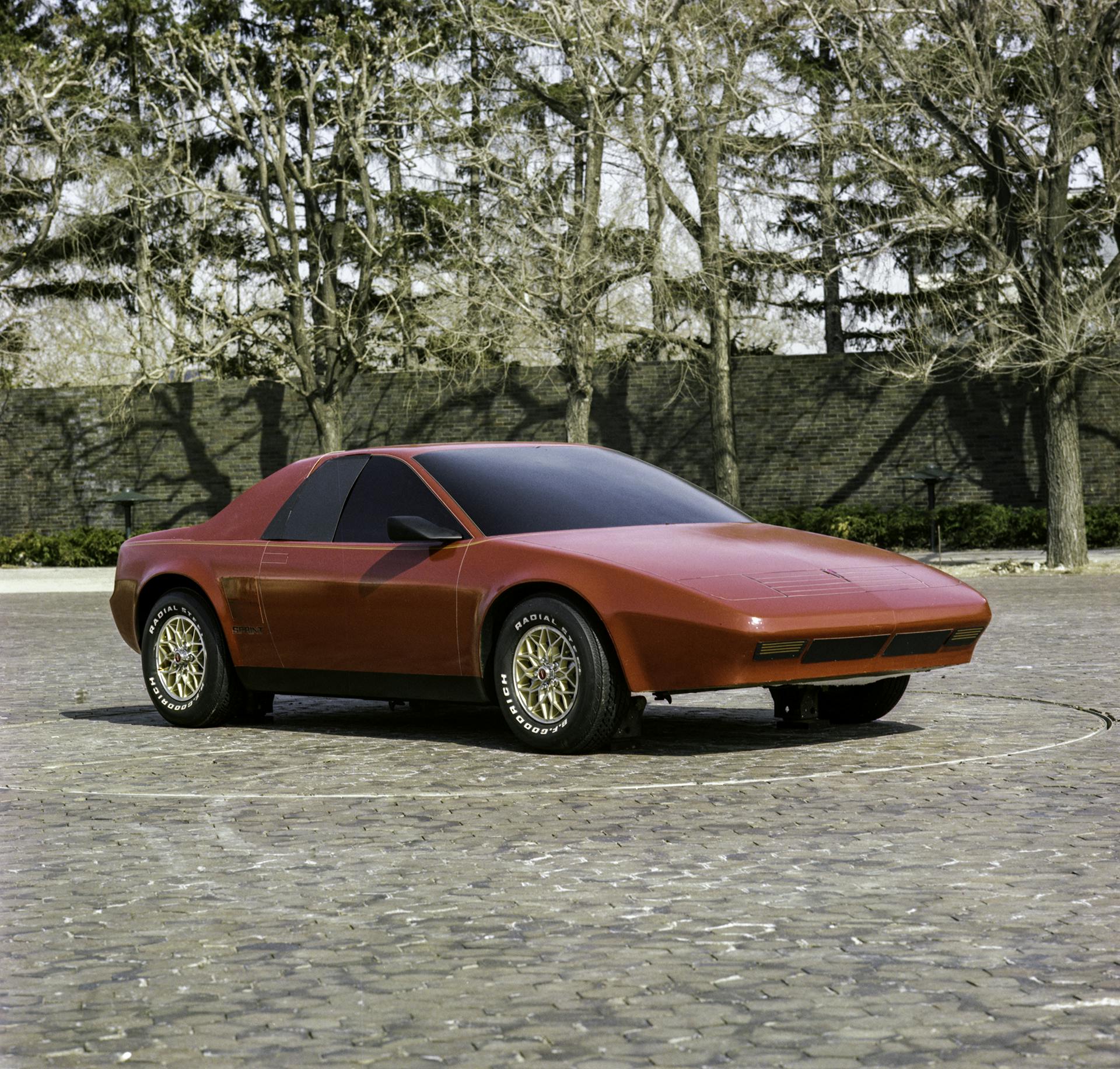 1984 Pontiac P body Fiero front three-quarter