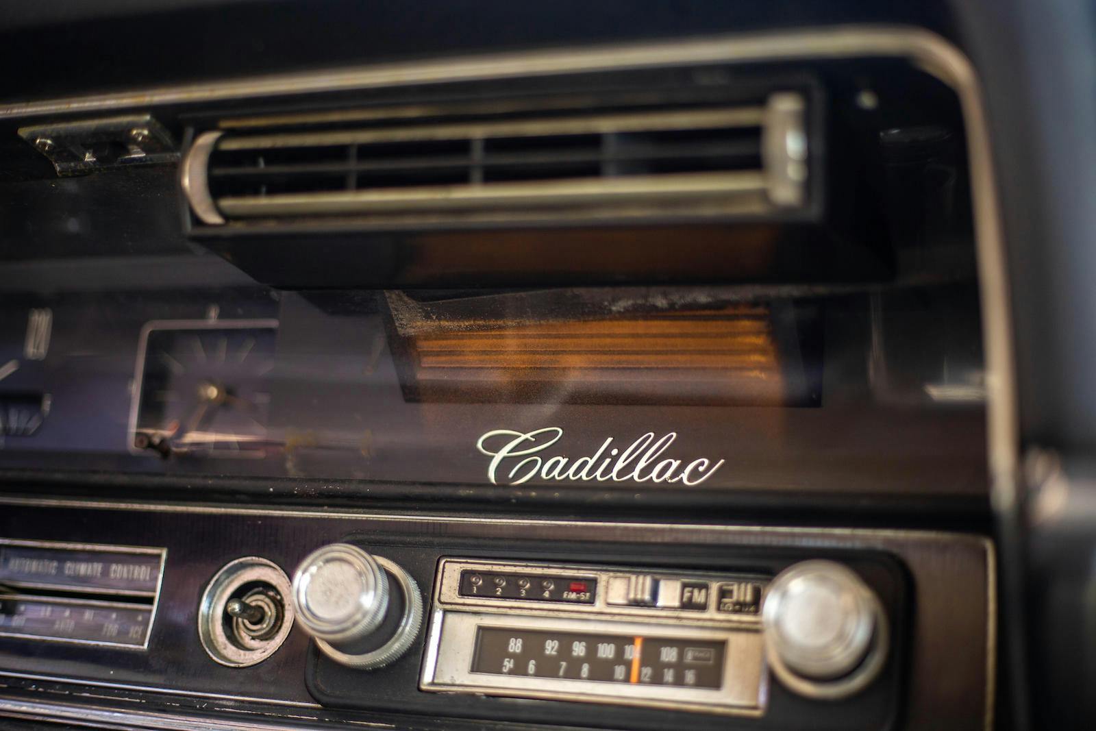 1967 Cadillac Eldorado radio