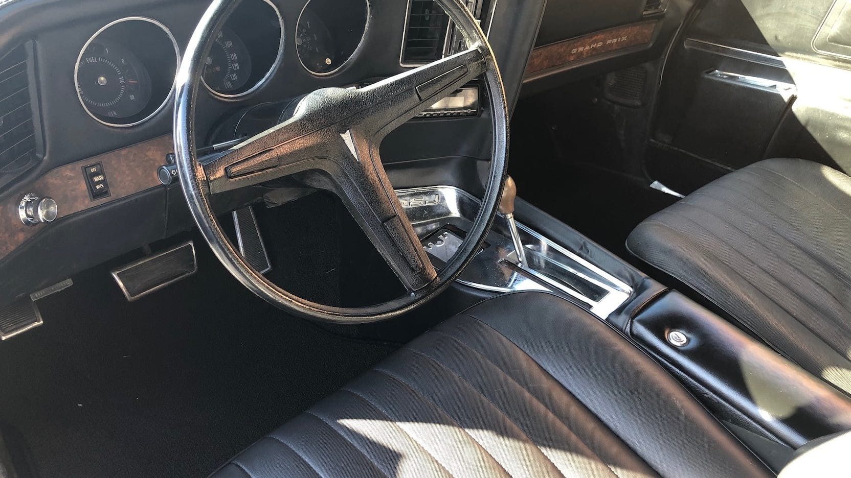 1969 Pontiac Grand Prix SJ steering wheel