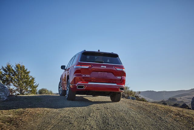 Jeep Grand Cherokee L Summit Reserve rear ascent