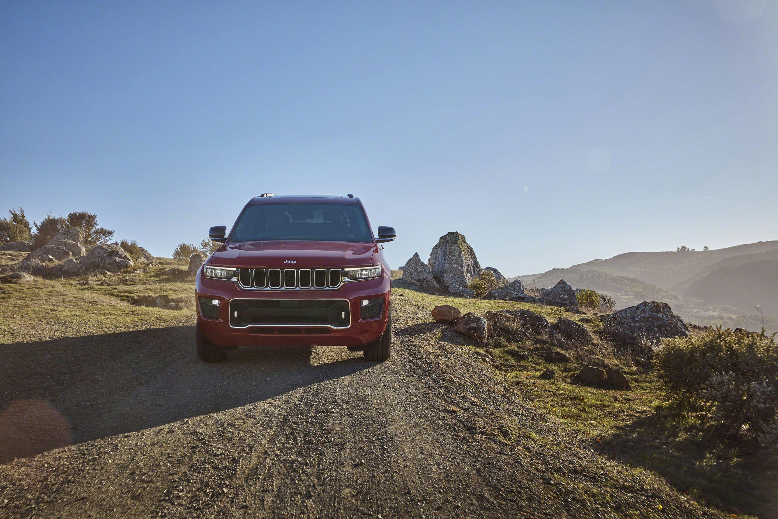 Jeep Grand Cherokee L Summit Reserve front ascent