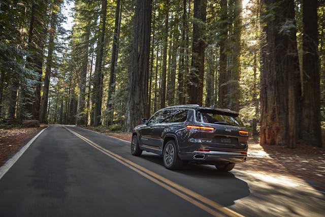 Jeep Grand Cherokee L Summit Reserve rear three-quarter dynamic action