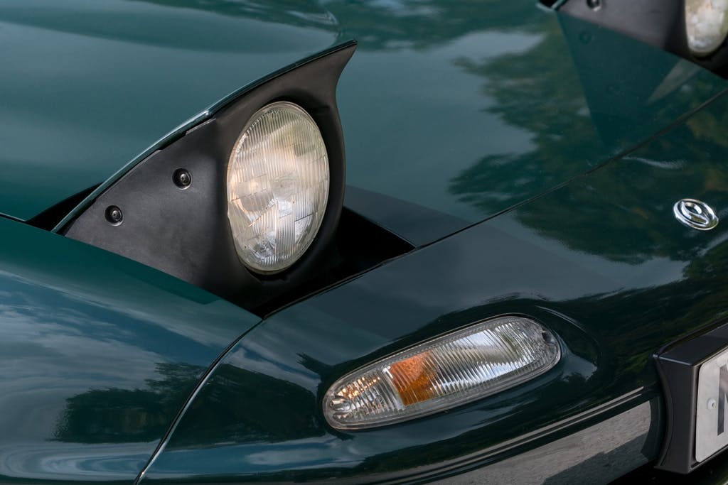 Mazda MX-5 pop up headlight detail