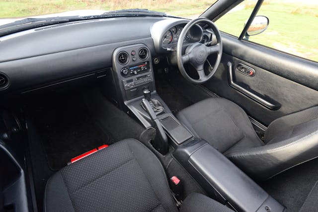 Mazda MX-5 interior front