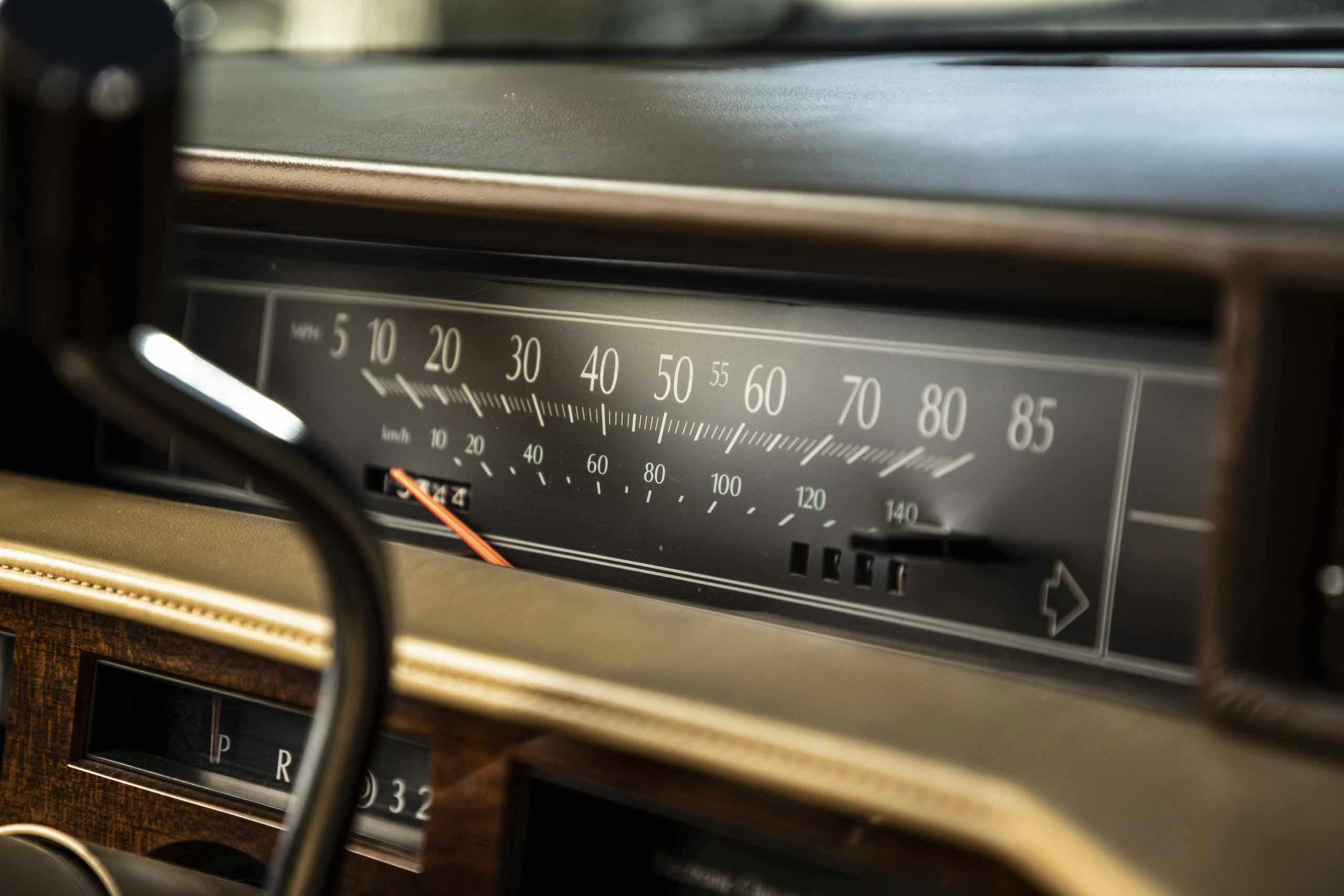1986 Cadillac Coupe DeVille radio