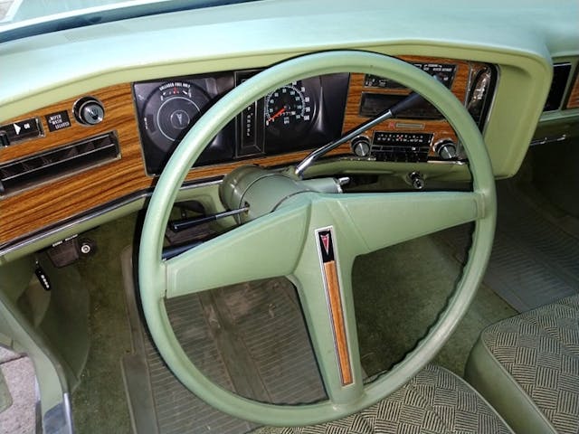 1975 Pontiac Bonneville 09