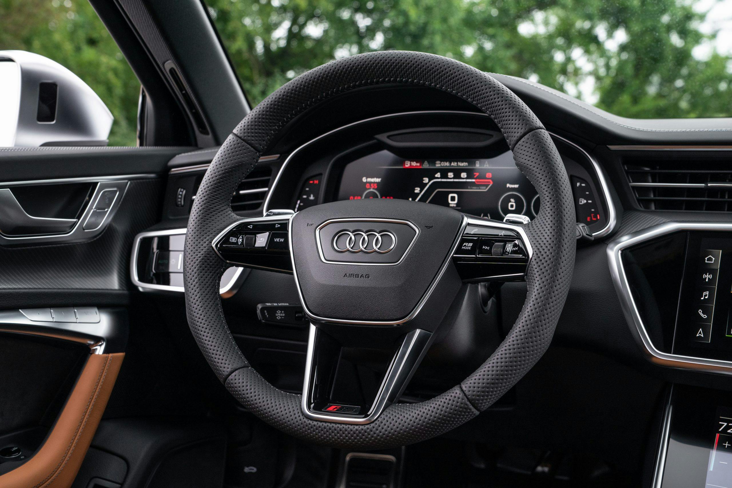 RS 6 Avant Nardo Gray interior steering wheel detail