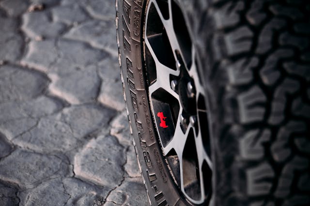 jeep wrangler wheel tire icon detail