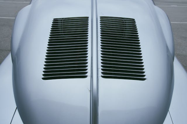 1947 Tatra T87 rear vent