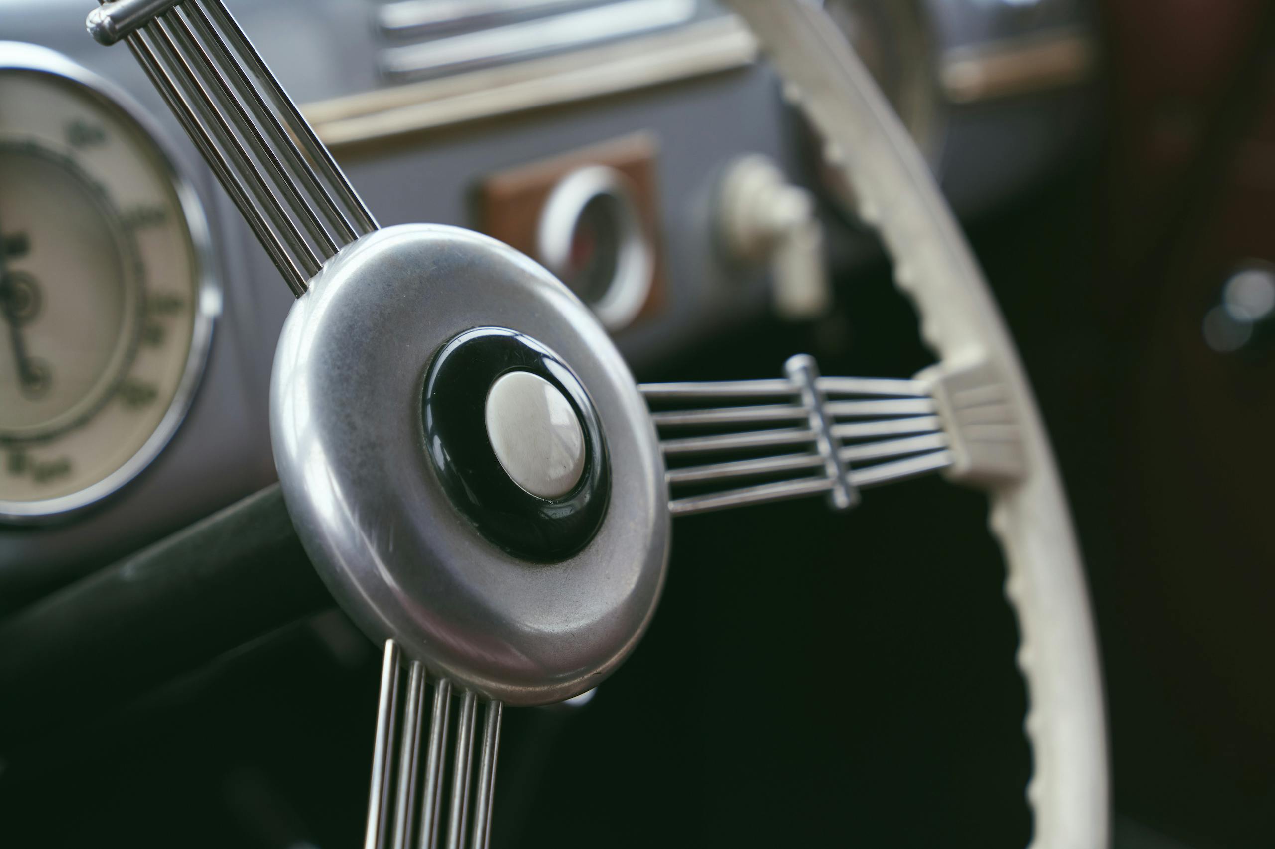 1947 Tatra T87 steering wheel detail