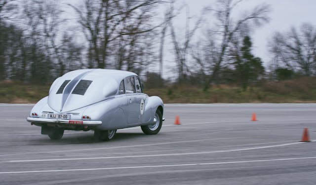 1947 Tatra T87 rear three-quarter track action