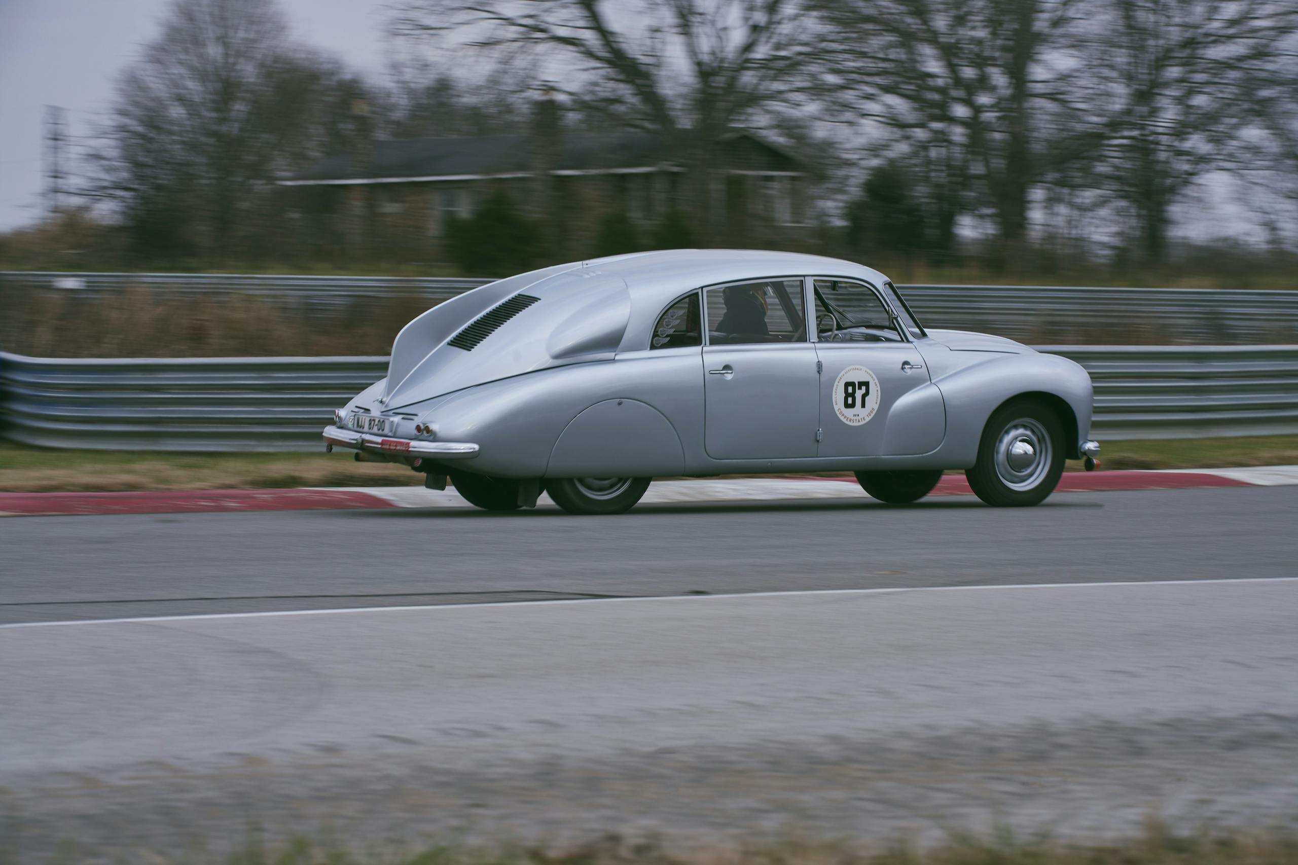 1947 Tatra T87 rear three-quarter track action