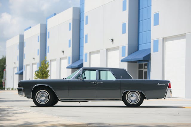 1962 Lincoln Continental side profile