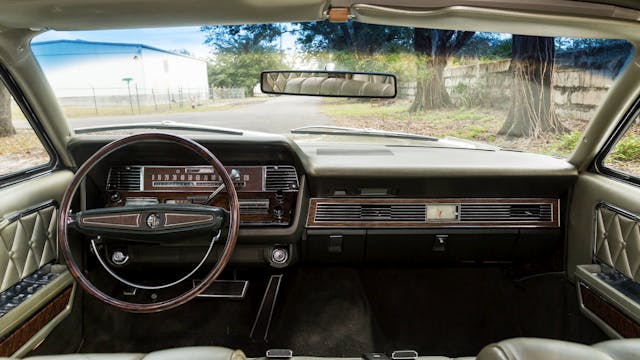1968 Lincoln Continental interior front