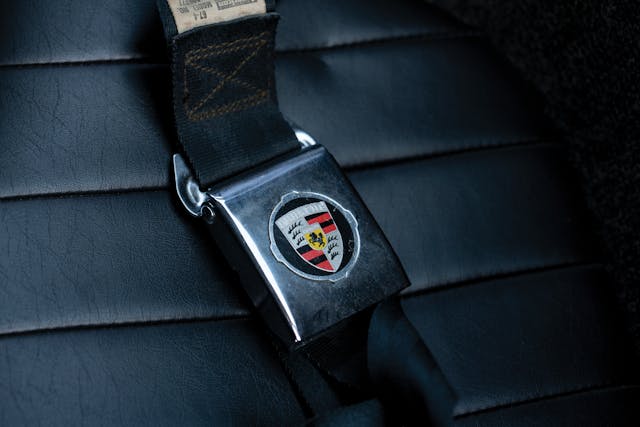 porsche 911 seat belt buckle detail