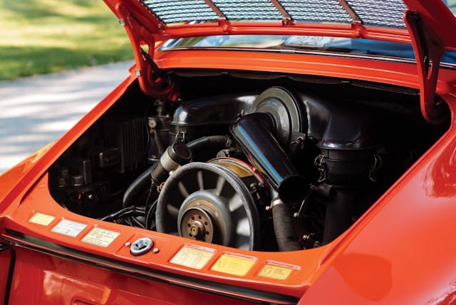 1970-Porsche-911-S-Coupe-engine