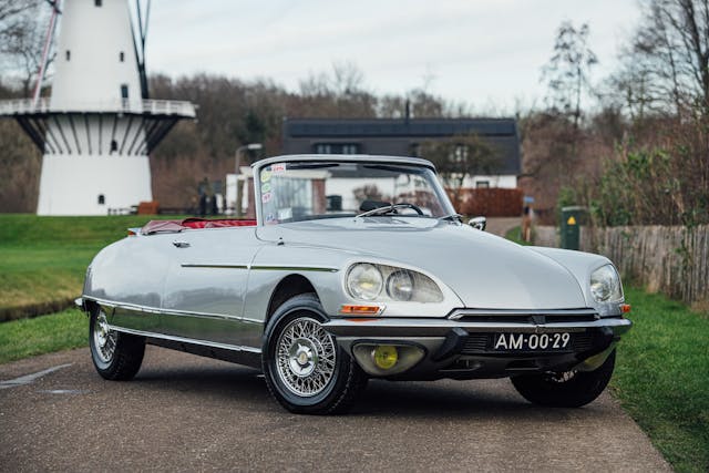 1971 Citroen DS21 front three-quarter