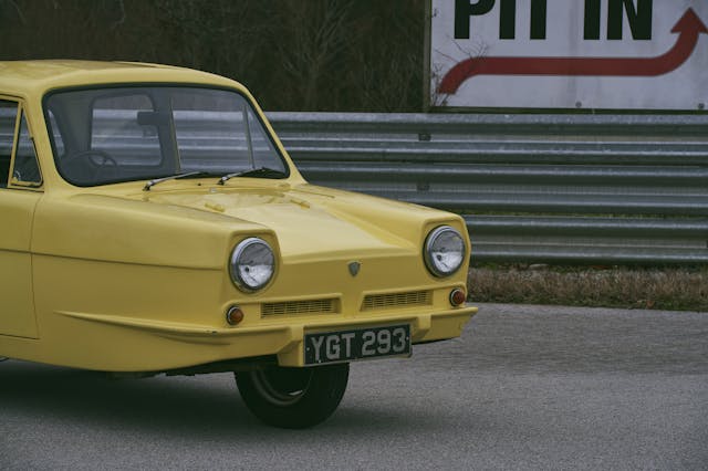 1971 Reliant Regal 330 front three-quarter close