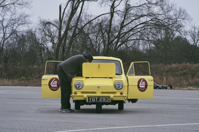 1971 Reliant Regal 330 front hatch man working