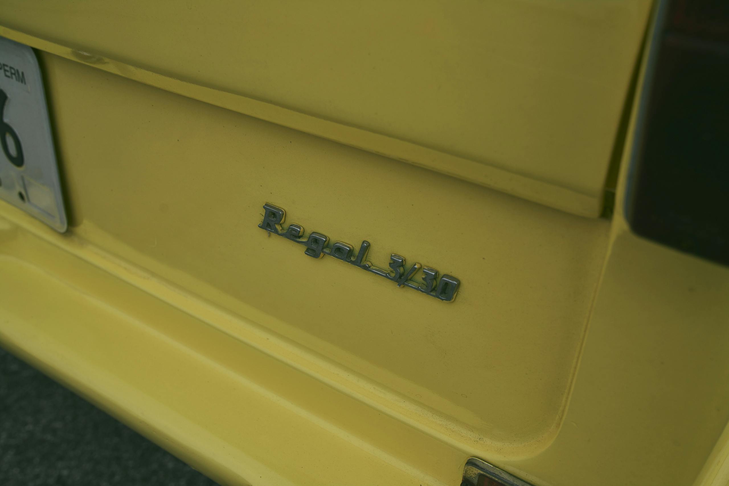 1971 Reliant Regal 330 badge