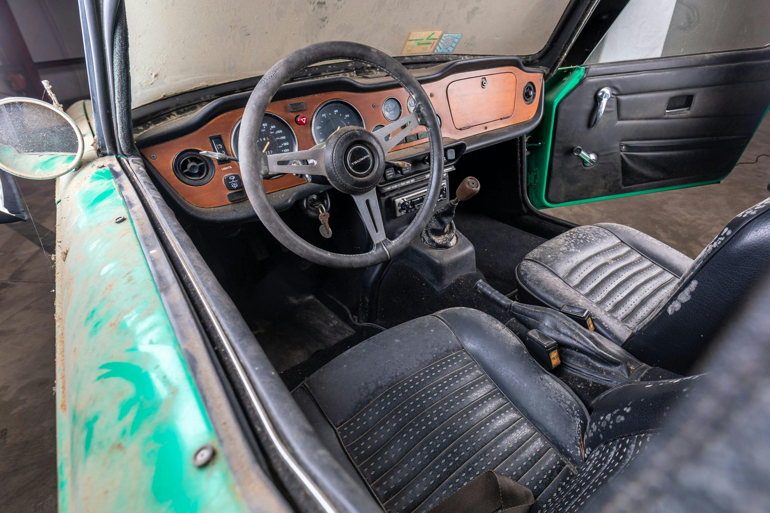 1976 Triumph TR6 Barn Find interior