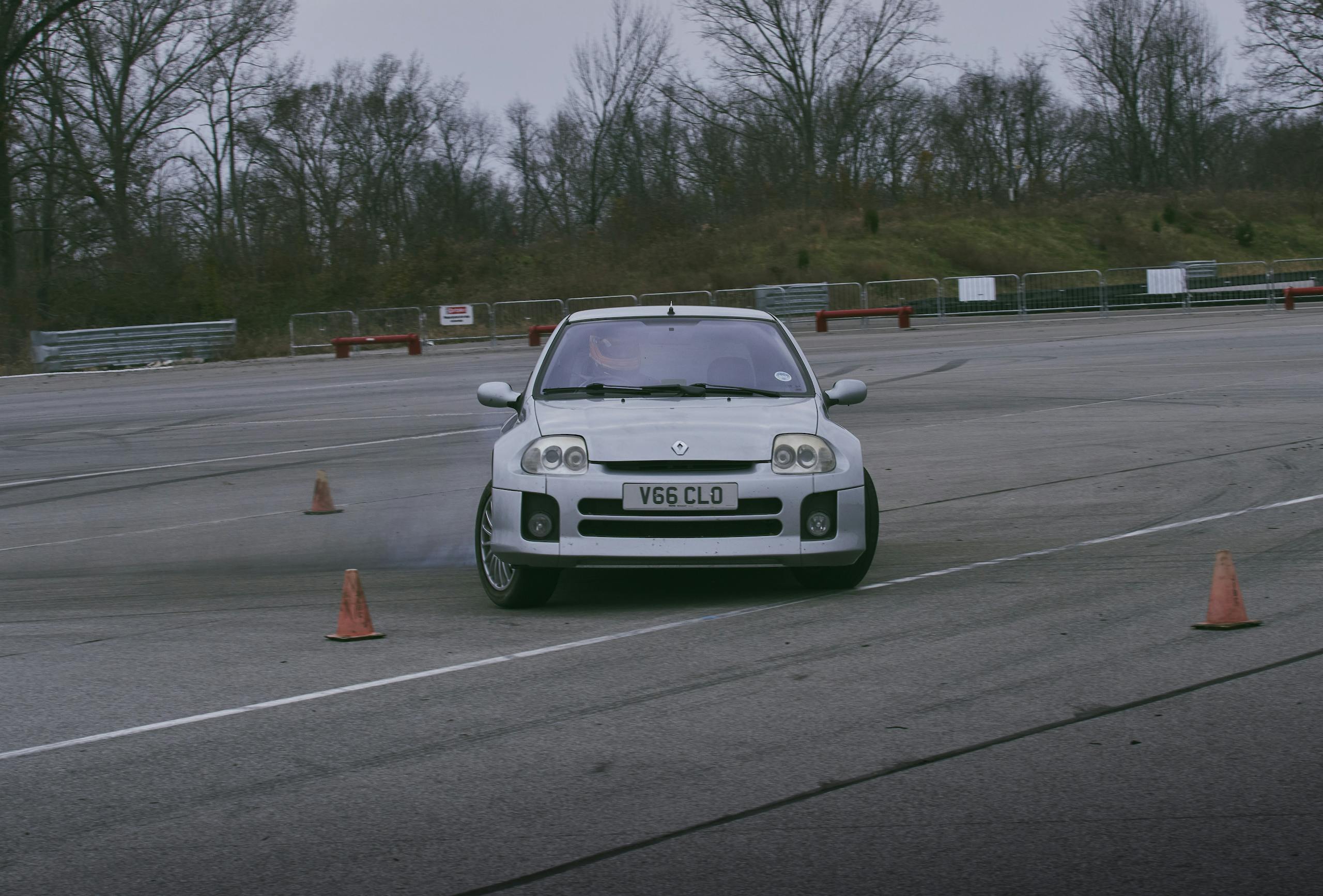2002 Renault Clio V6 front track action