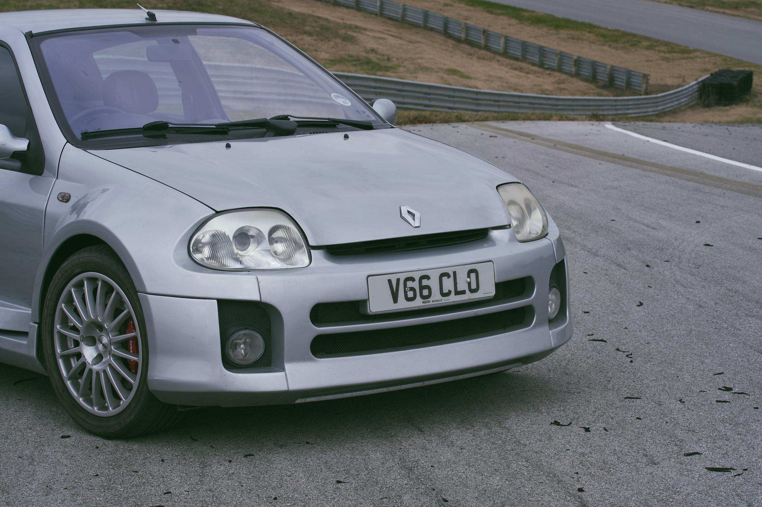 2002 Renault Clio V6 front