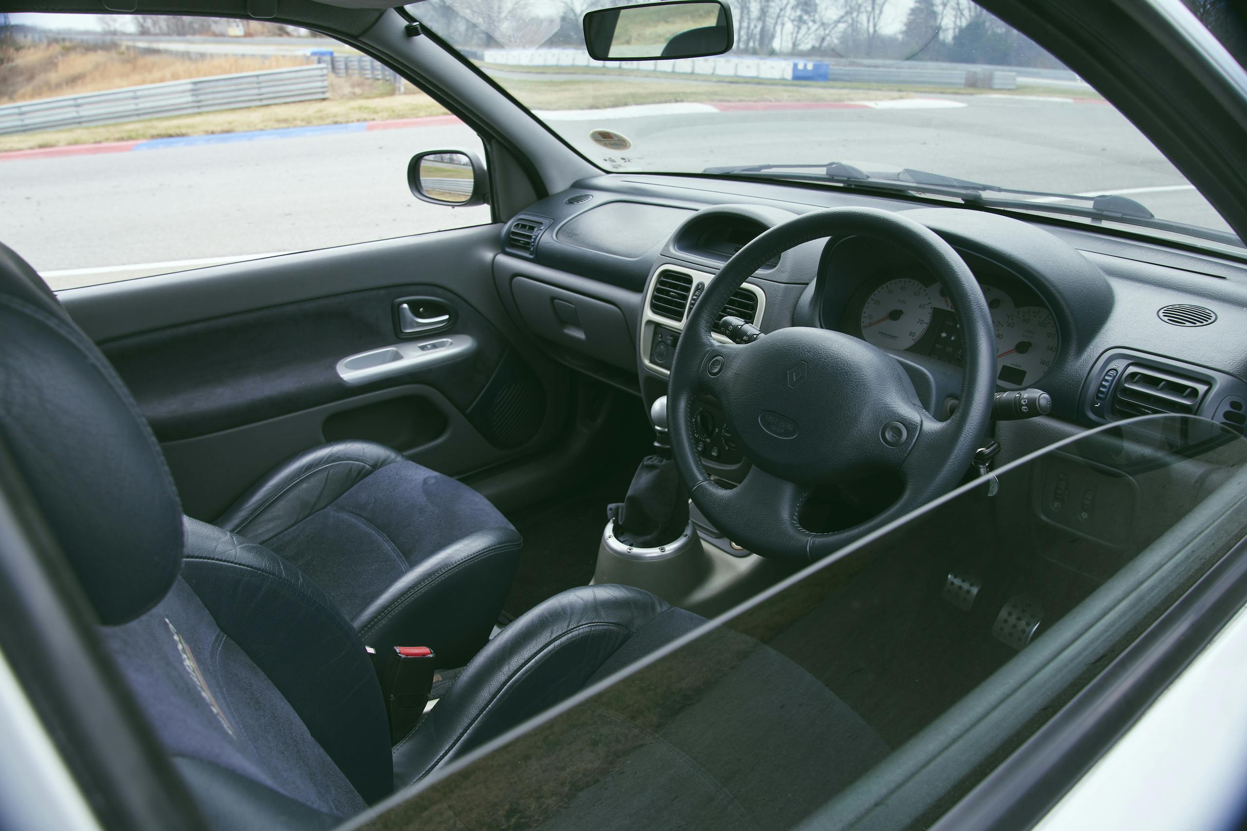 2002 Renault Clio V6 interior