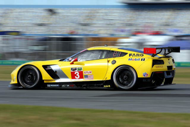 corvette c7.r on track