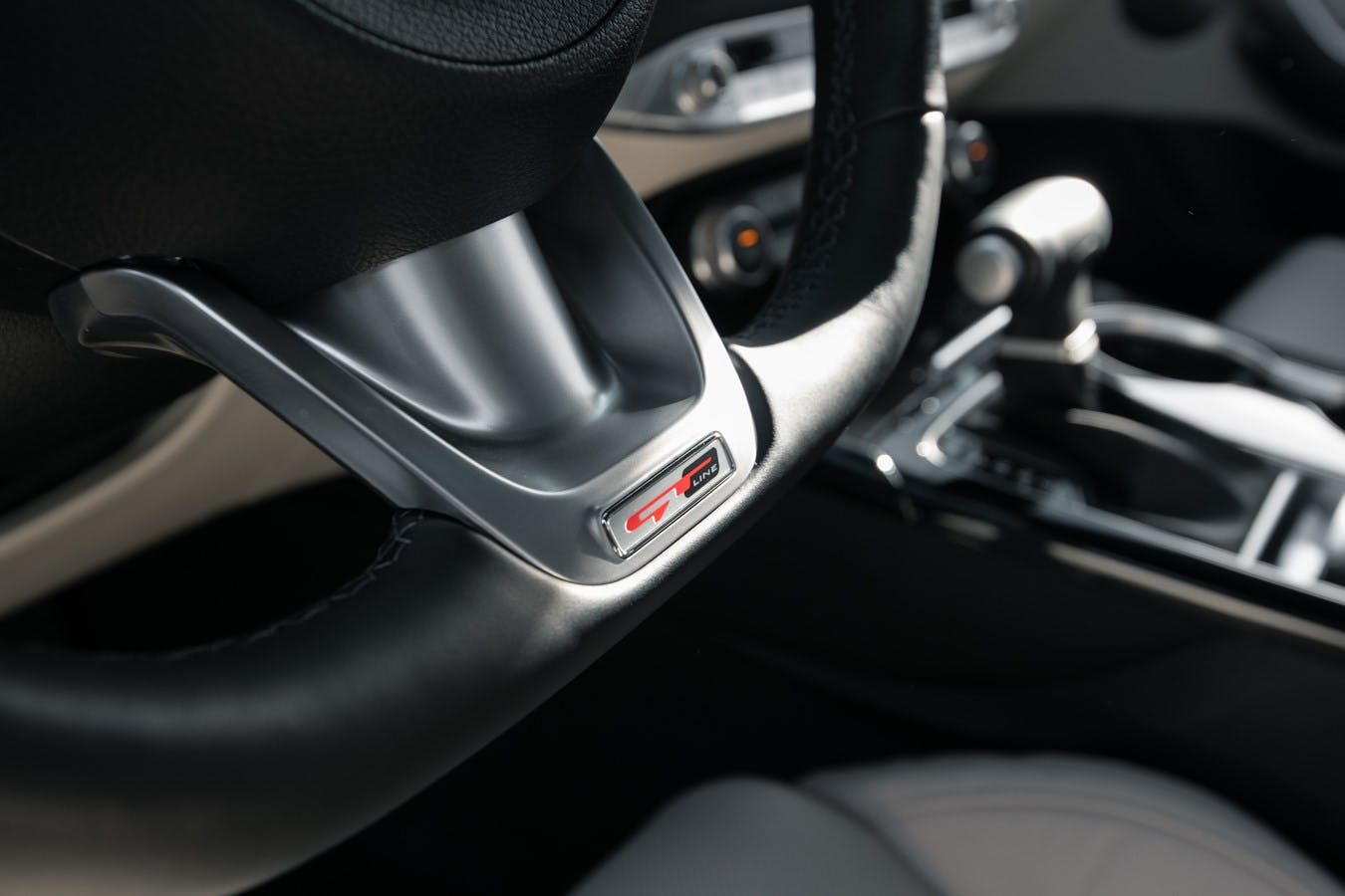 2022 Stinger GT-Line interior wheel detail