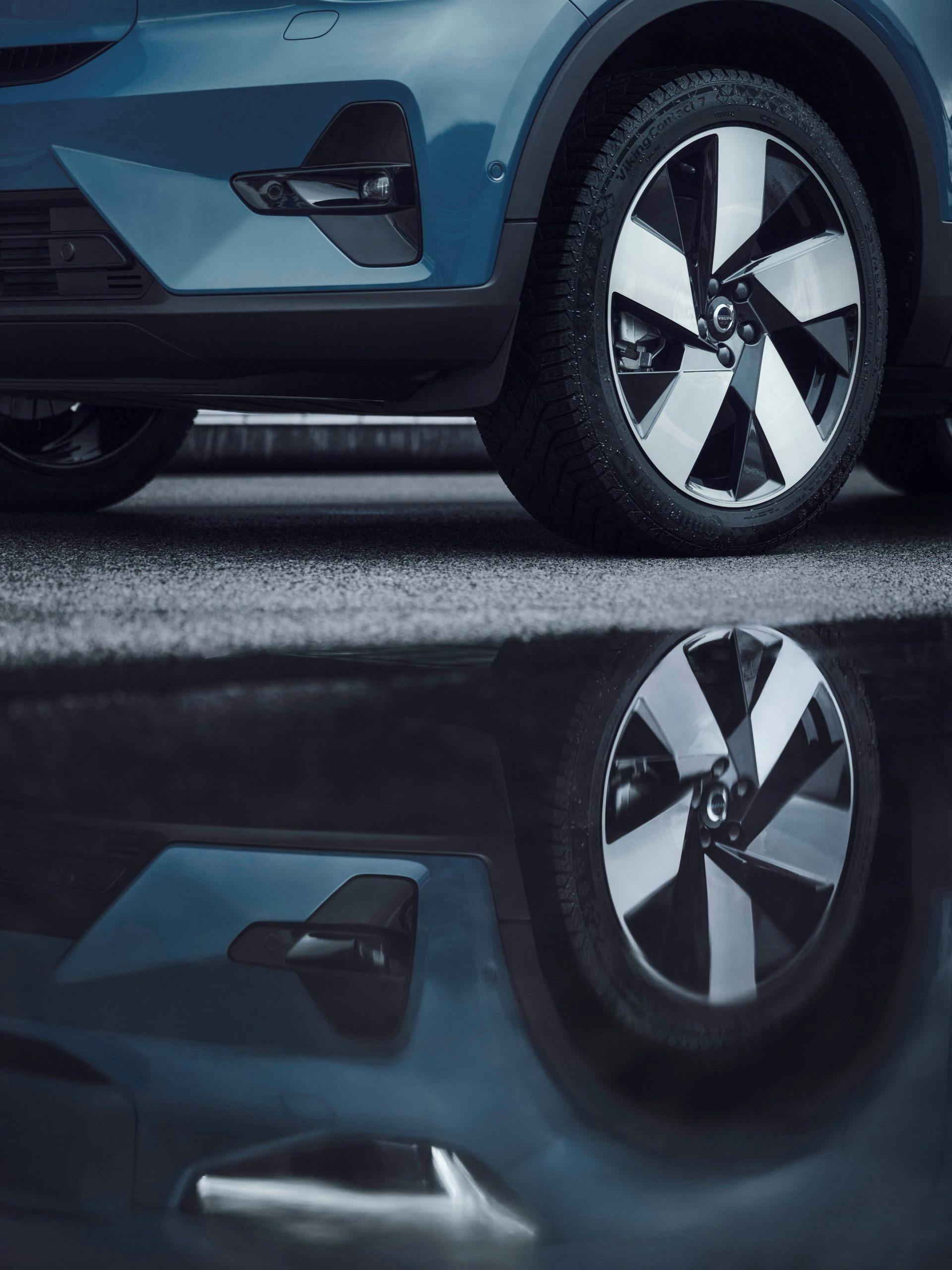 Volvo C40 Recharge front wheel reflection