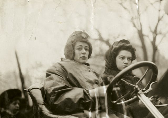 alice ramsey behind wheel of the maxwell