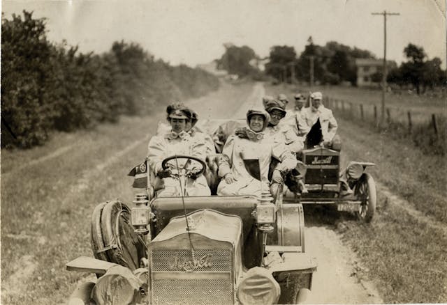 alice ramsey and driving party maxwell automobiles on the road