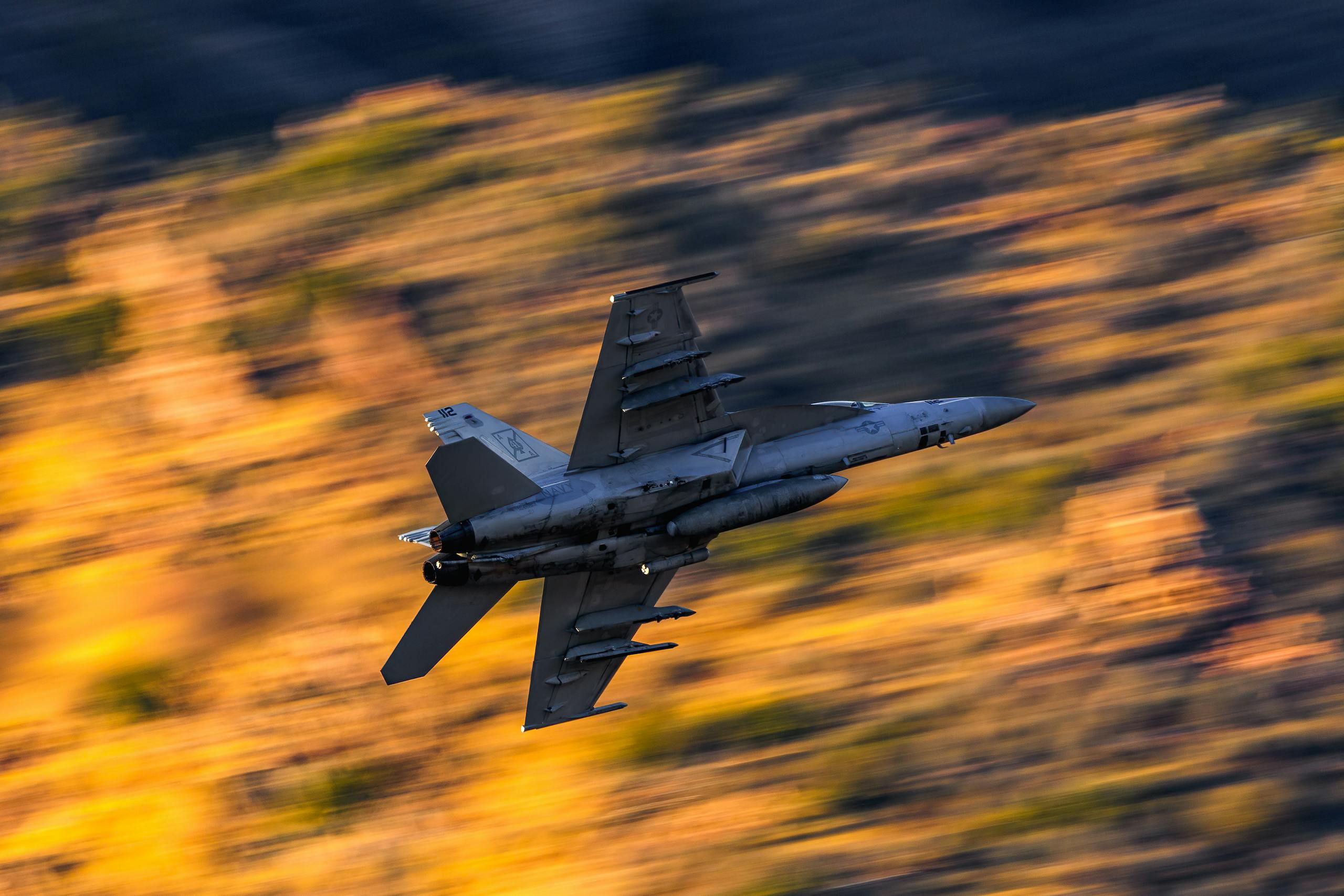 fighter jet low altitude action