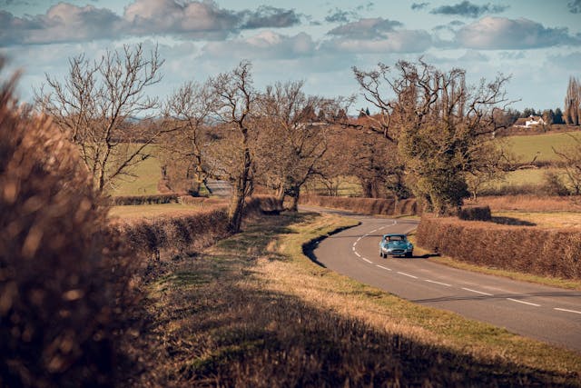 Jaguar E-Type Reborn 1965 Series 1 4.2 driving