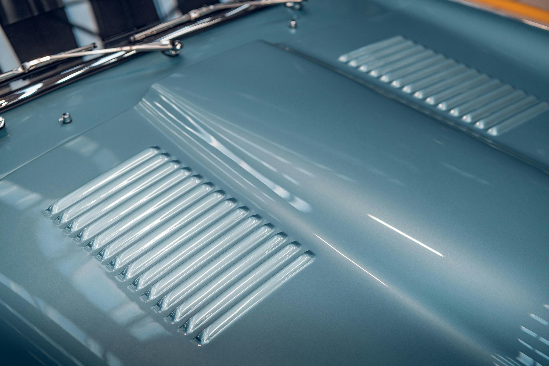 Jaguar E-Type Reborn 1965 Series 1 4.2 hood detail
