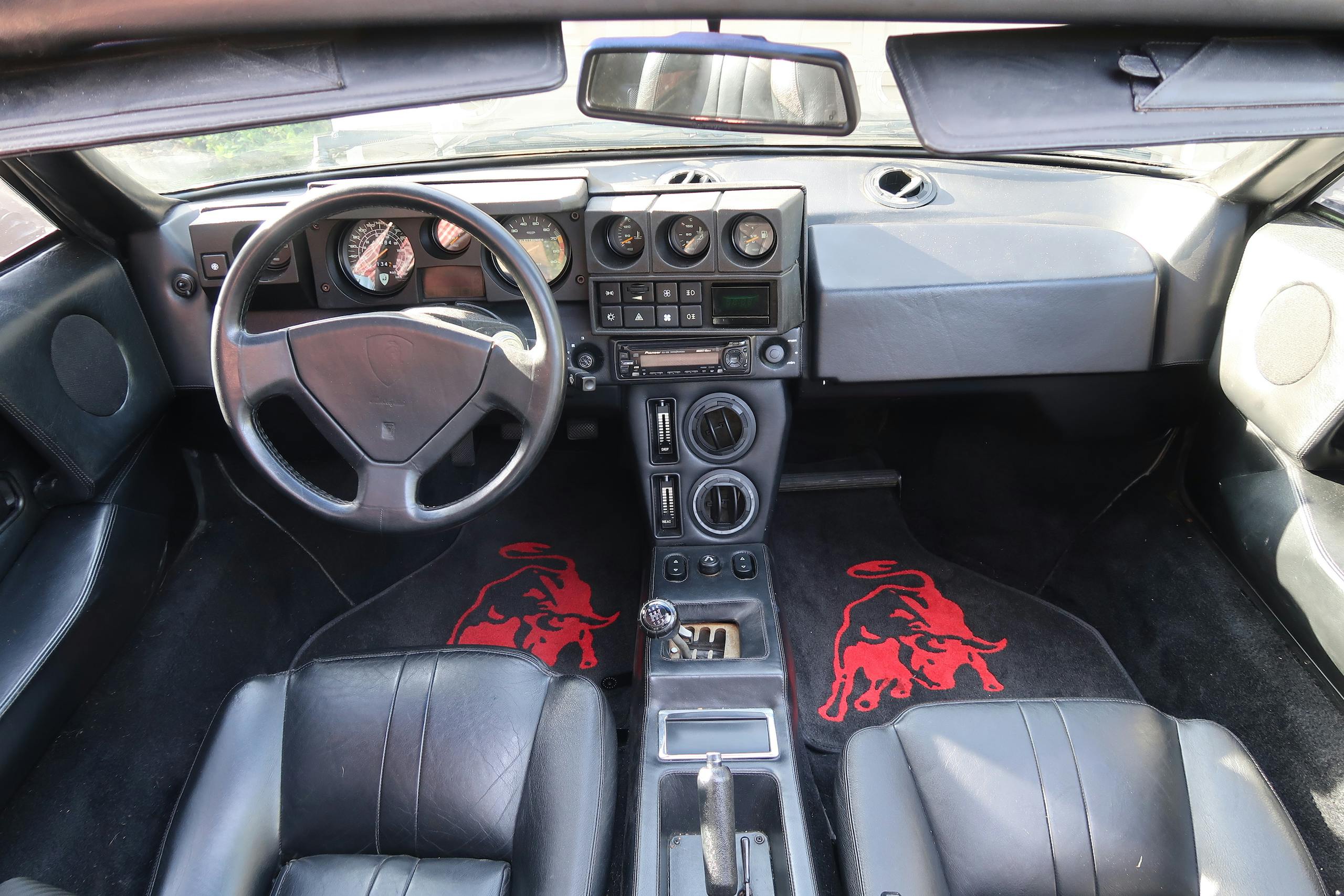 1986 Lamborghini Jalpa interior