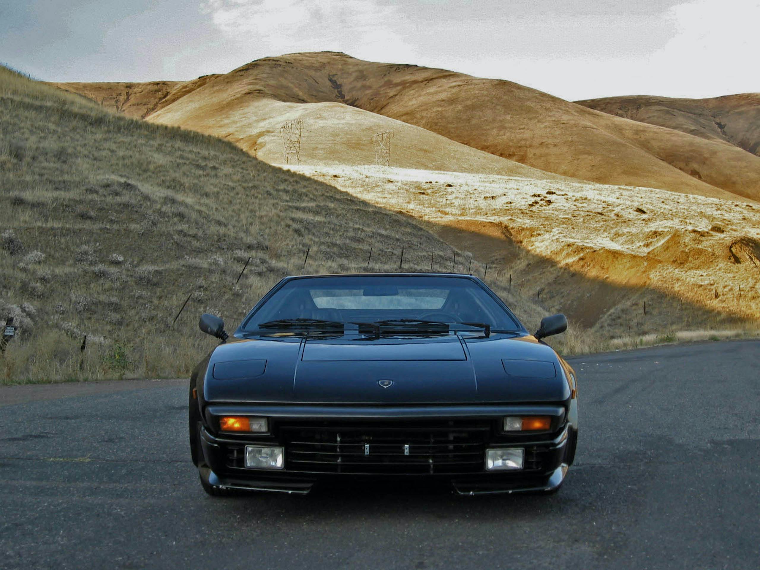 1986 Lamborghini Jalpa front