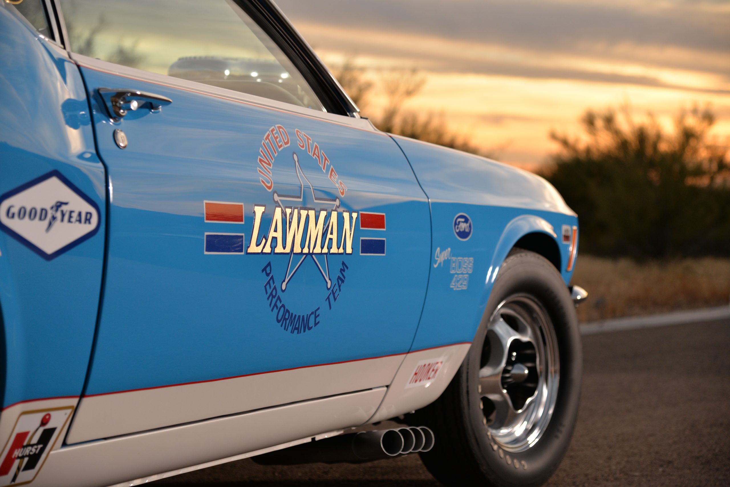 La Mustang militaire "Lawman" 1970; seule 2 exemplaires fut construites par Ford. Lawman_Boss_429_Ford_Mustang_4-scaled