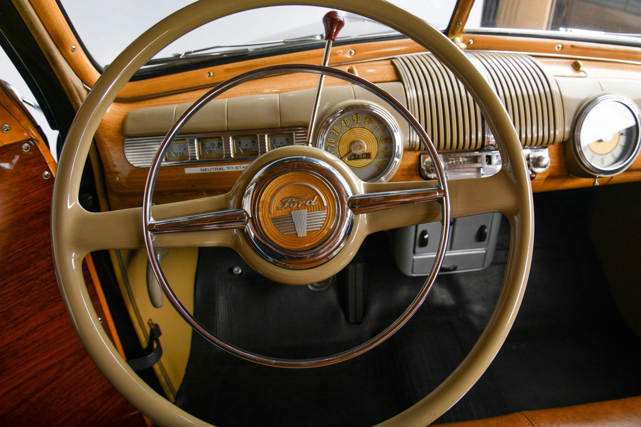 1947 FORD SUPER DELUXE CUSTOM interior steering wheel