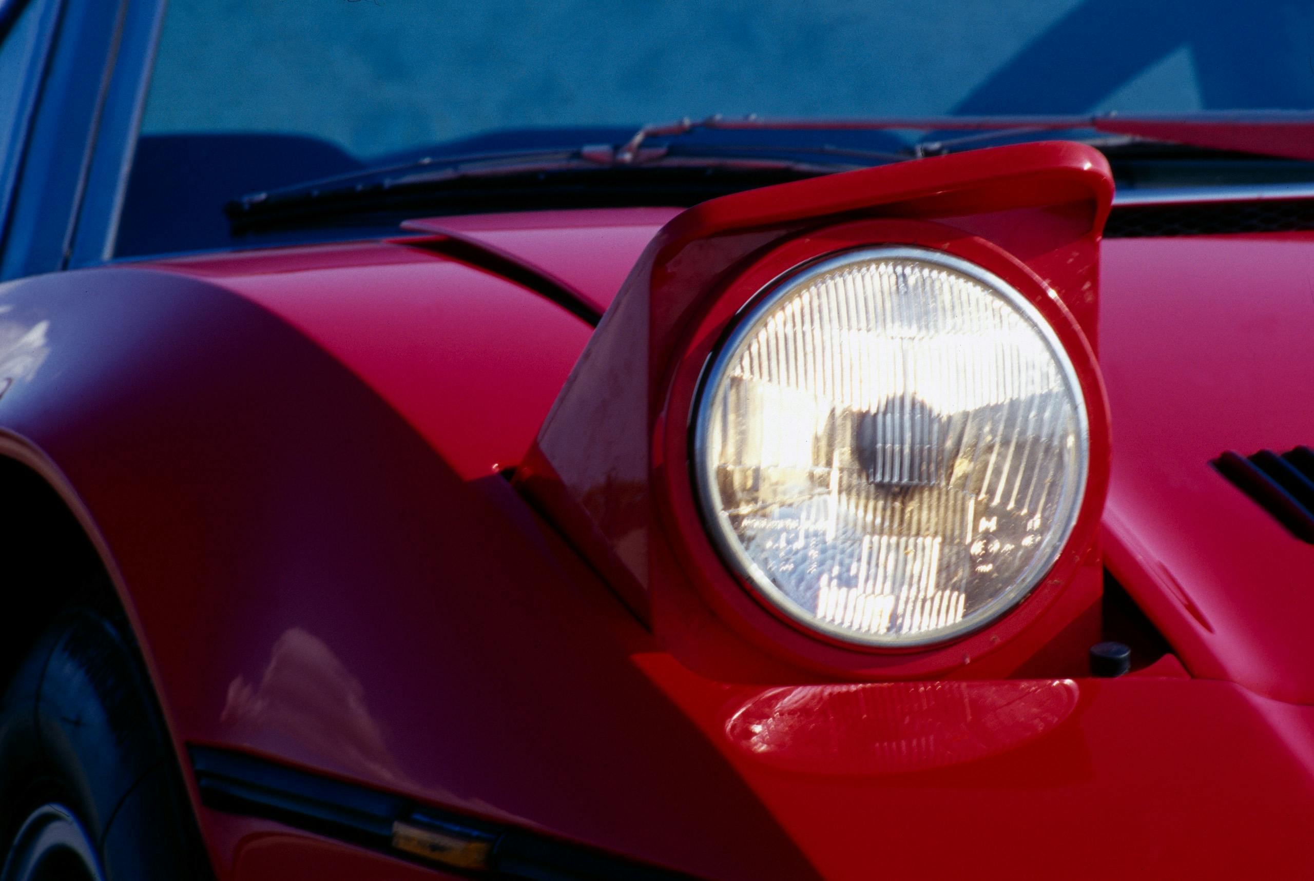 Maserati Bora headlight close