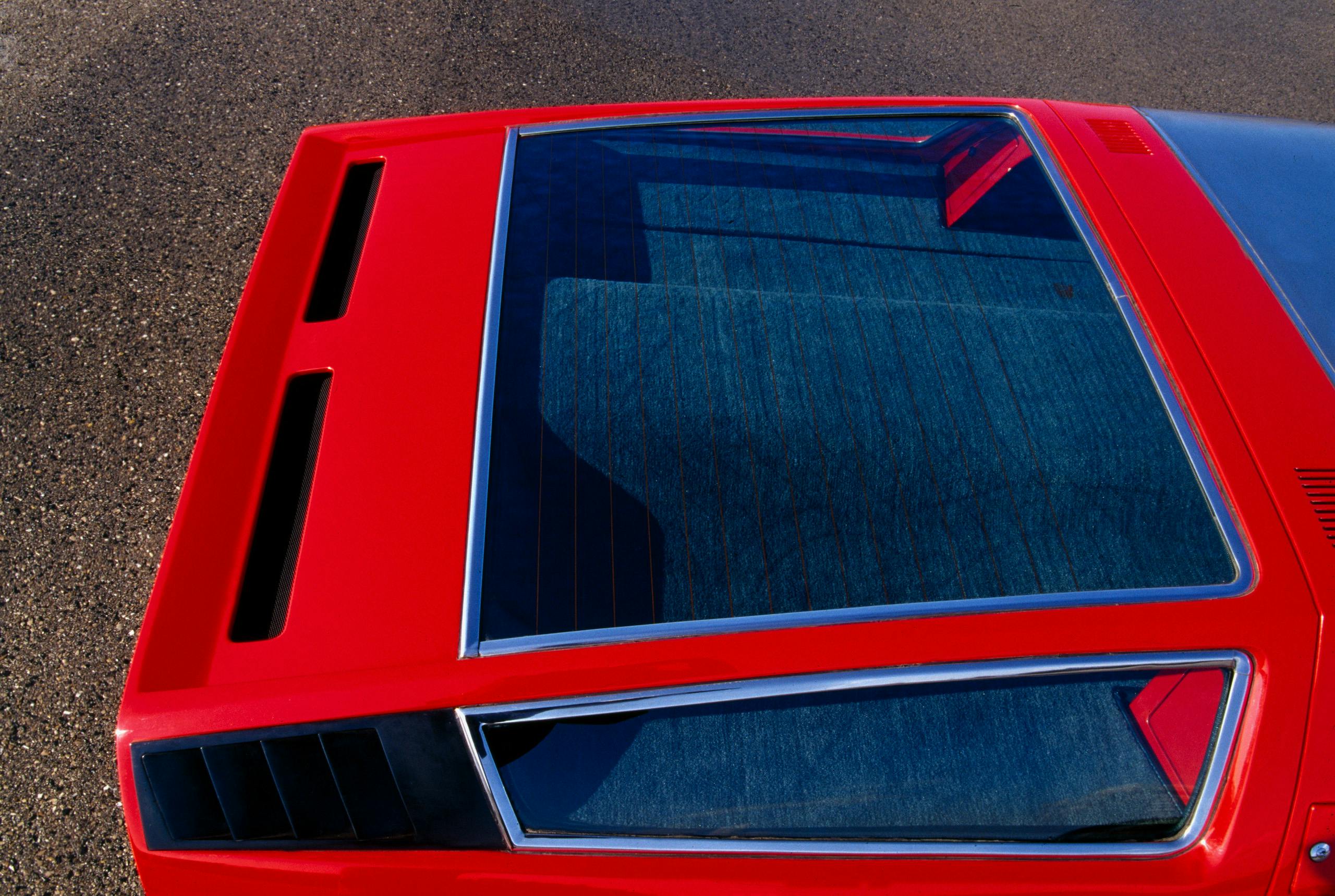 Maserati Bora rear window glass