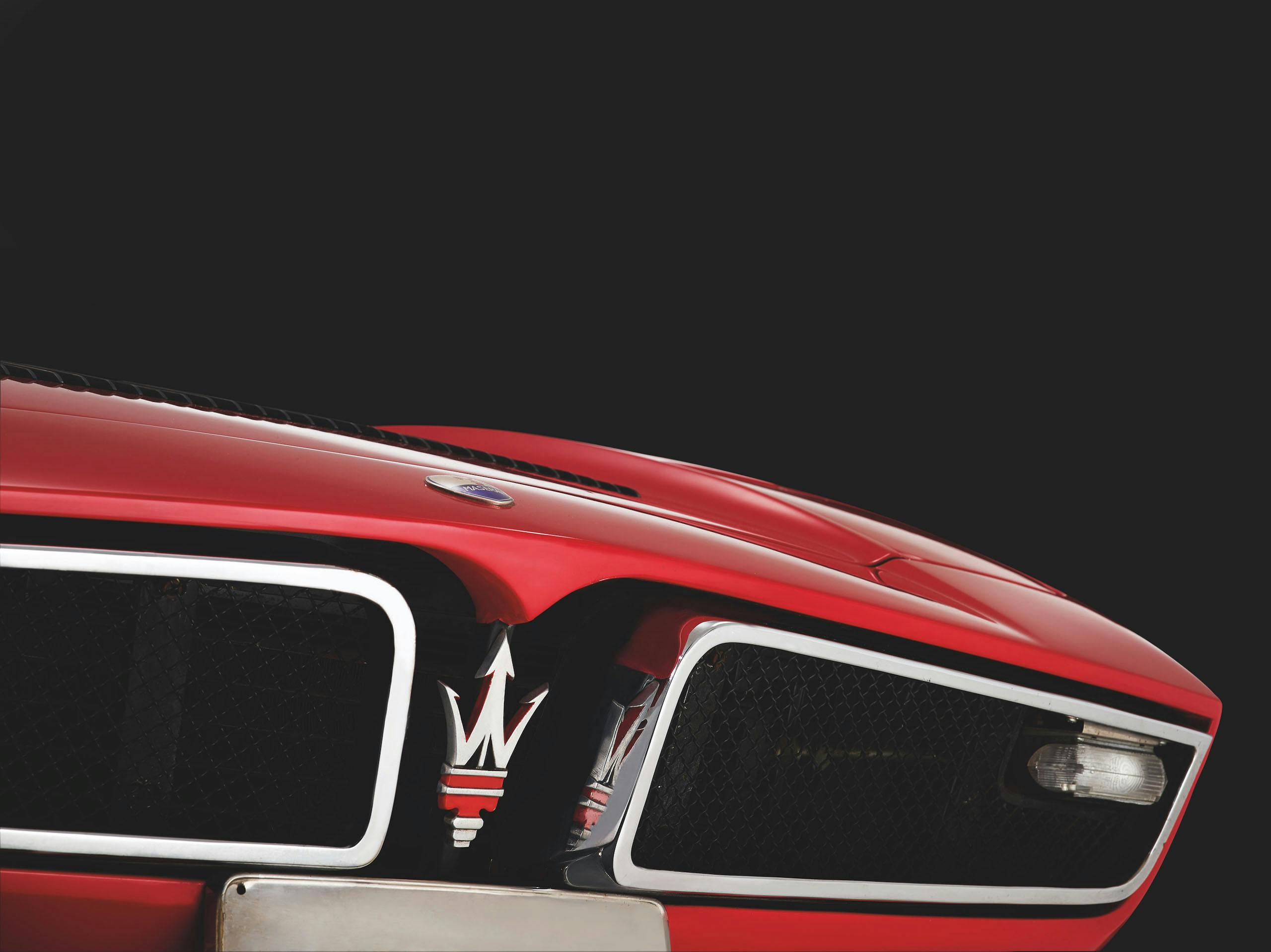 Maserati Bora front emblem