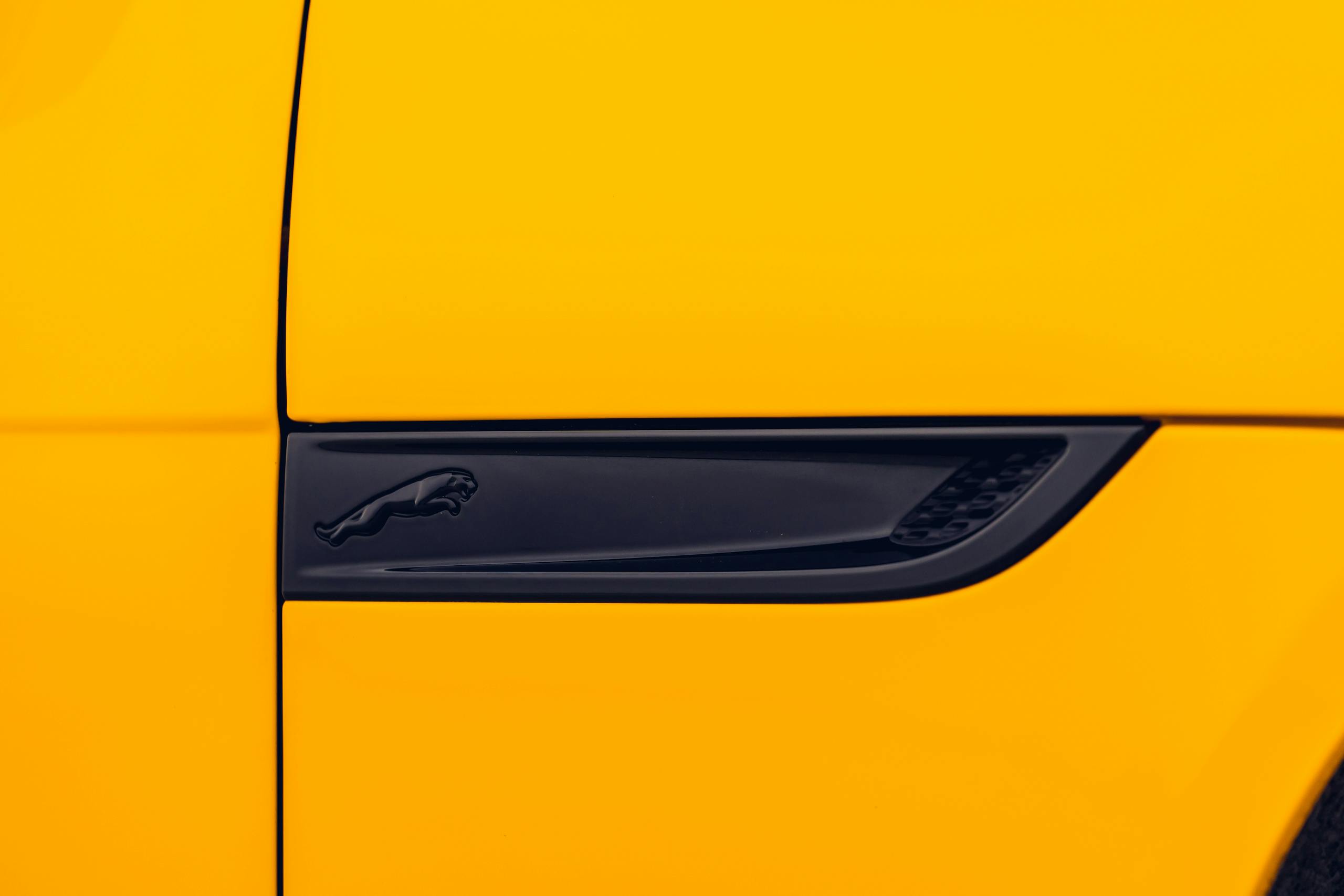 2021 Jaguar F-TYPE_R Coupe vent detail